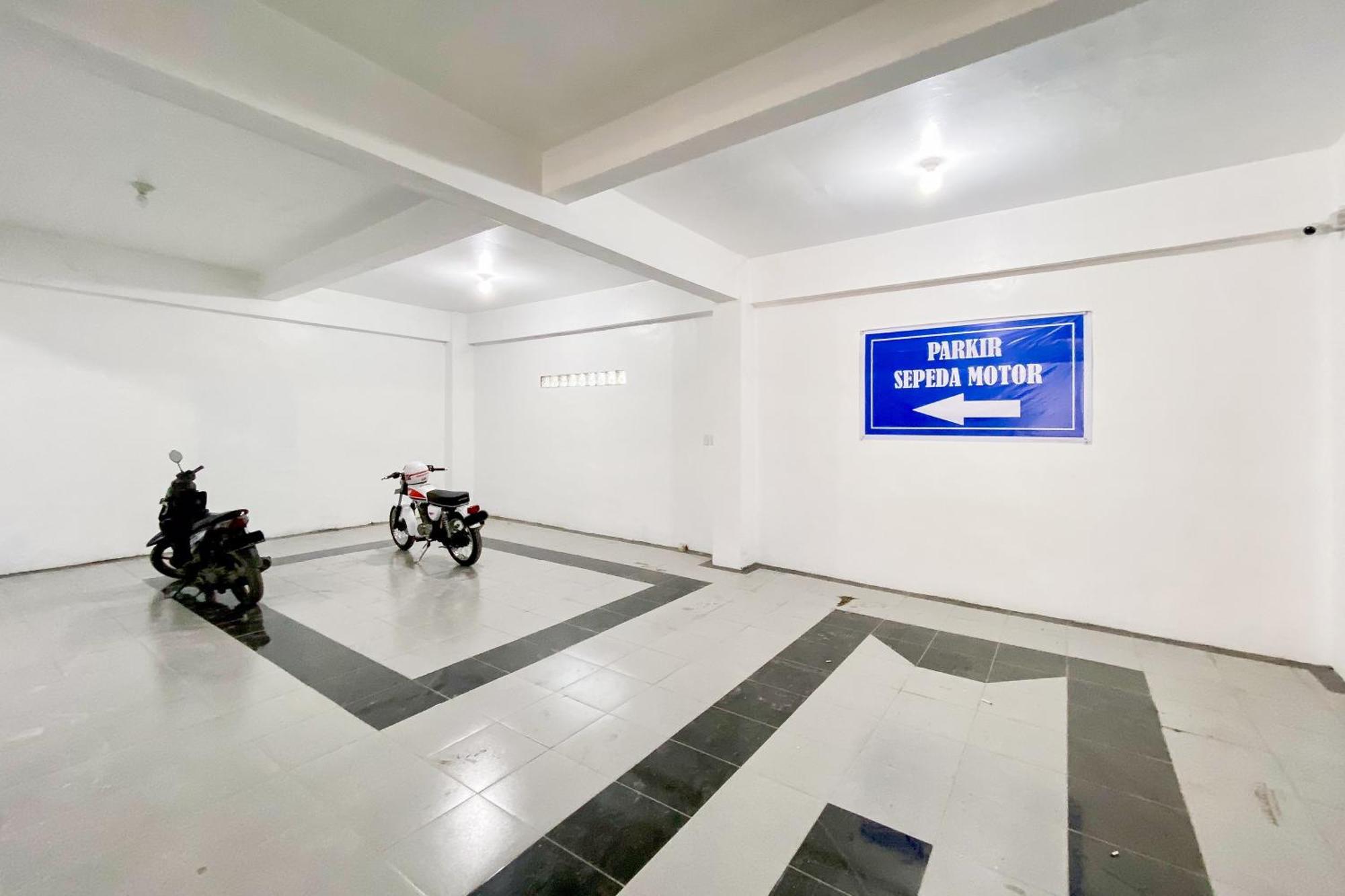 Urbanview Pelita Hotel