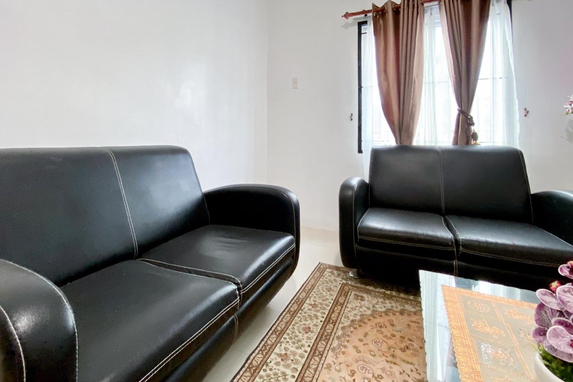 Urbanview Pelita Hotel *